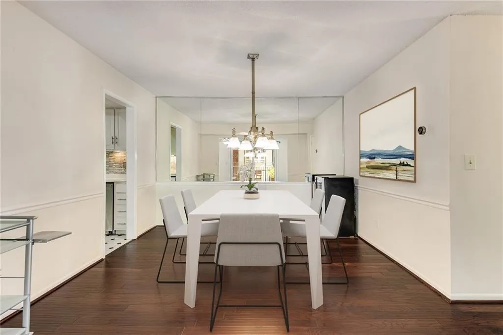 Atlanta, Georgia 30328, 2 Bedrooms Bedrooms, ,2 BathroomsBathrooms,Residential,Sold,7387227