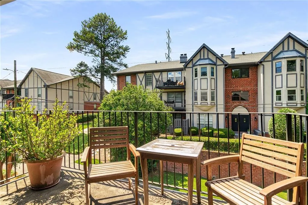 Atlanta, Georgia 30328, 2 Bedrooms Bedrooms, ,2 BathroomsBathrooms,Residential,Sold,7387227