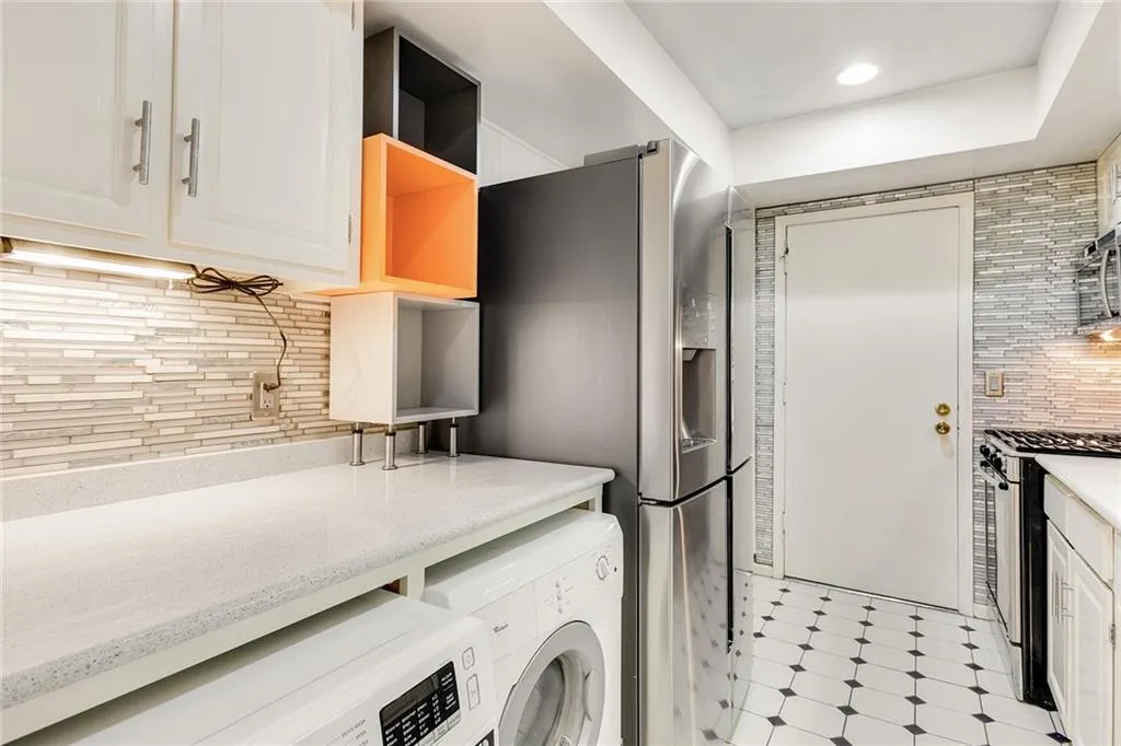 Atlanta, Georgia 30328, 2 Bedrooms Bedrooms, ,2 BathroomsBathrooms,Residential,Sold,7387227