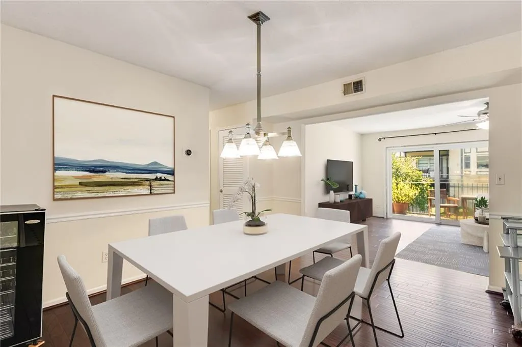 Atlanta, Georgia 30328, 2 Bedrooms Bedrooms, ,2 BathroomsBathrooms,Residential,Sold,7387227