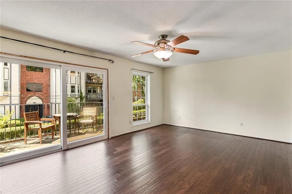 Atlanta, Georgia 30328, 2 Bedrooms Bedrooms, ,2 BathroomsBathrooms,Residential,Sold,7387227