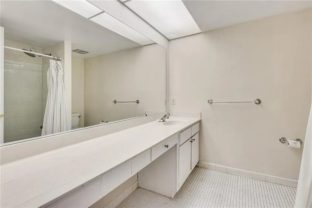 Atlanta, Georgia 30328, 2 Bedrooms Bedrooms, ,2 BathroomsBathrooms,Residential,Sold,7387227