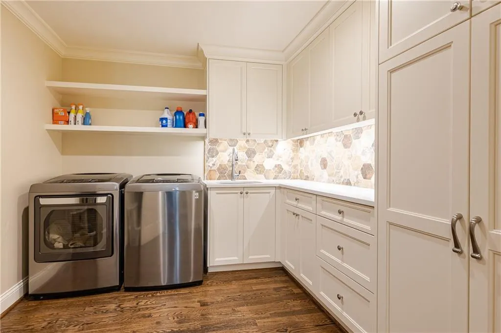 520 Kenbrook Drive, Sandy Springs, Georgia 30327, 4 Bedrooms Bedrooms, ,4 BathroomsBathrooms,Residential,Sold,520 Kenbrook Drive,7068226