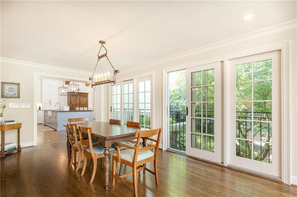 520 Kenbrook Drive, Sandy Springs, Georgia 30327, 4 Bedrooms Bedrooms, ,4 BathroomsBathrooms,Residential,Sold,520 Kenbrook Drive,7068226