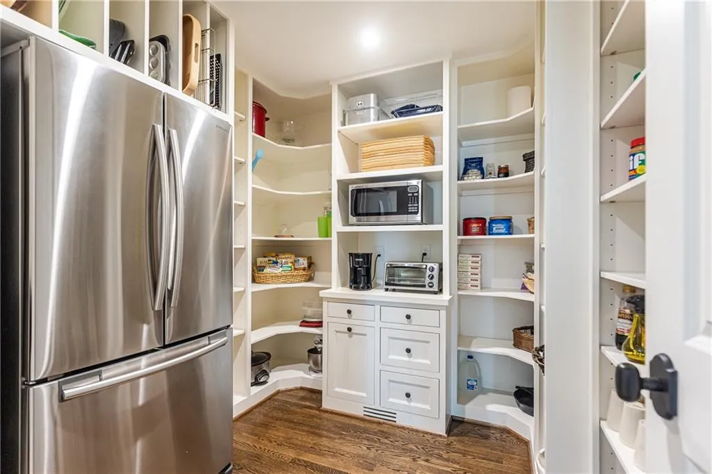 520 Kenbrook Drive, Sandy Springs, Georgia 30327, 4 Bedrooms Bedrooms, ,4 BathroomsBathrooms,Residential,Sold,520 Kenbrook Drive,7068226