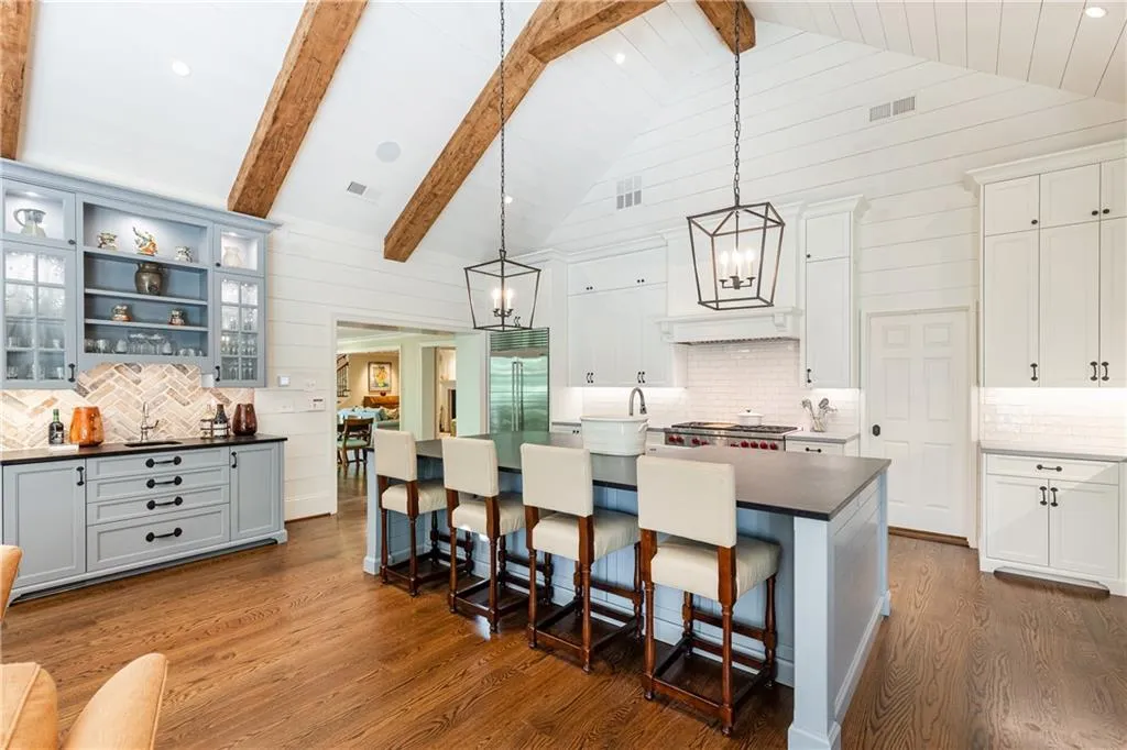 520 Kenbrook Drive, Sandy Springs, Georgia 30327, 4 Bedrooms Bedrooms, ,4 BathroomsBathrooms,Residential,Sold,520 Kenbrook Drive,7068226