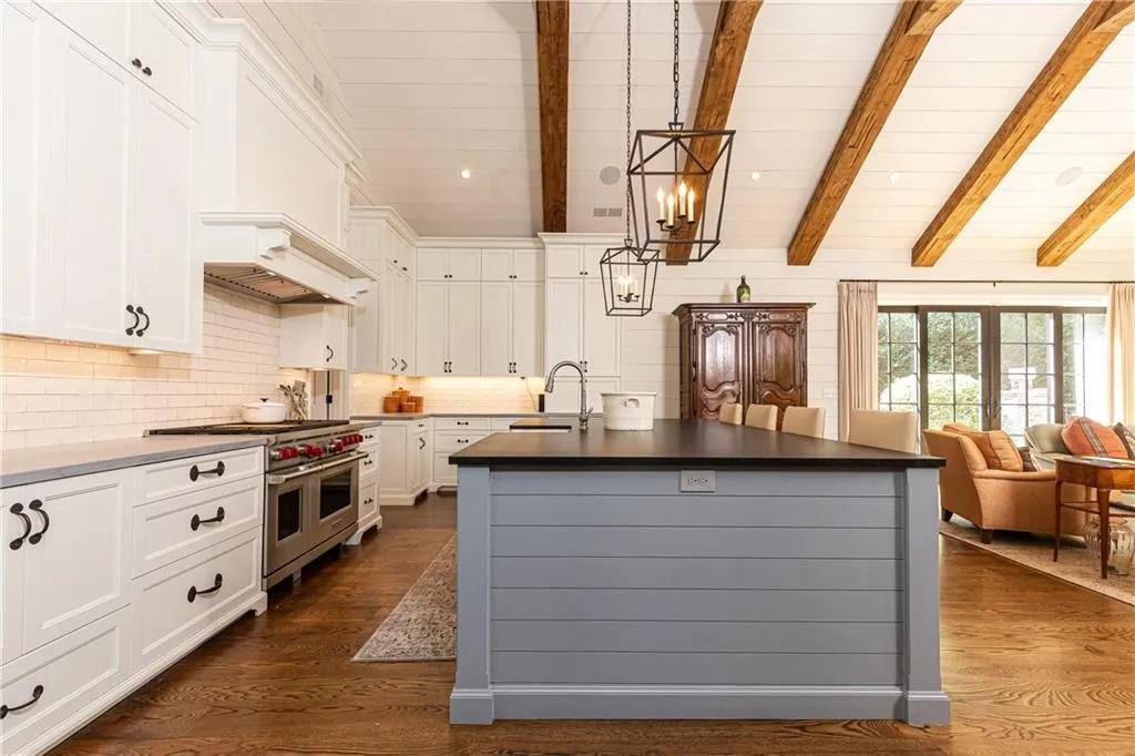 520 Kenbrook Drive, Sandy Springs, Georgia 30327, 4 Bedrooms Bedrooms, ,4 BathroomsBathrooms,Residential,Sold,520 Kenbrook Drive,7068226