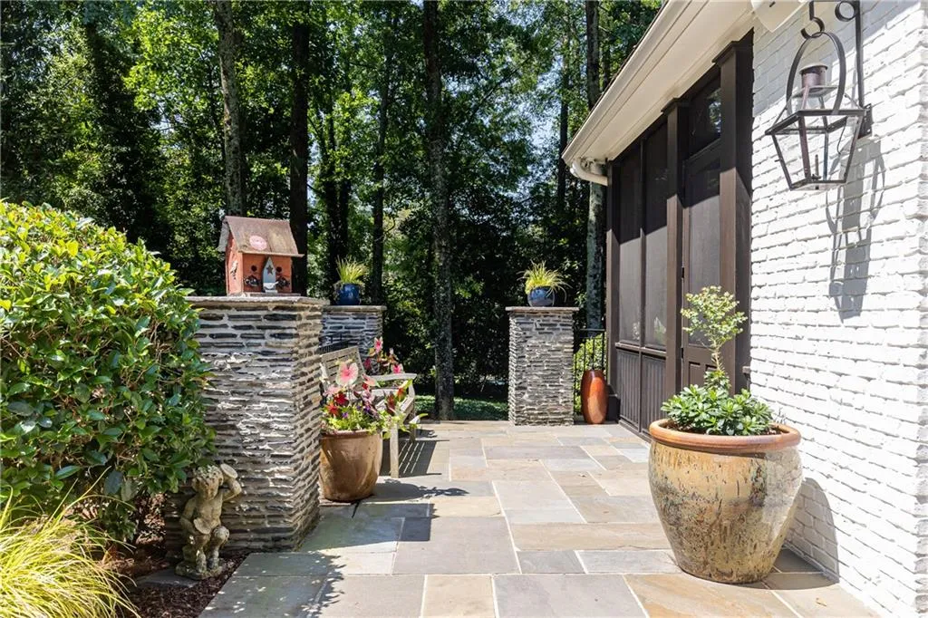 520 Kenbrook Drive, Sandy Springs, Georgia 30327, 4 Bedrooms Bedrooms, ,4 BathroomsBathrooms,Residential,Sold,520 Kenbrook Drive,7068226