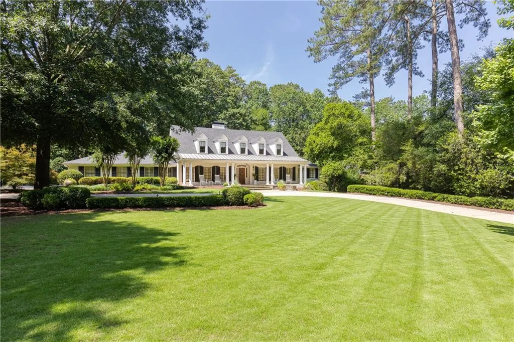 520 Kenbrook Drive, Sandy Springs, Georgia 30327, 4 Bedrooms Bedrooms, ,4 BathroomsBathrooms,Residential,Sold,520 Kenbrook Drive,7068226