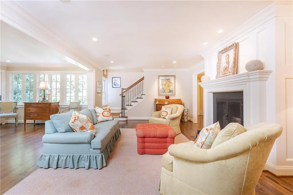 520 Kenbrook Drive, Sandy Springs, Georgia 30327, 4 Bedrooms Bedrooms, ,4 BathroomsBathrooms,Residential,Sold,520 Kenbrook Drive,7068226