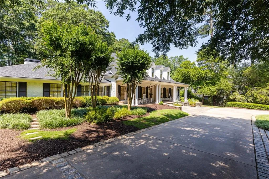 520 Kenbrook Drive, Sandy Springs, Georgia 30327, 4 Bedrooms Bedrooms, ,4 BathroomsBathrooms,Residential,Sold,520 Kenbrook Drive,7068226