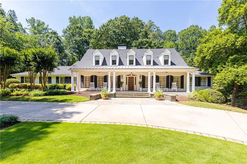 520 Kenbrook Drive, Sandy Springs, Georgia 30327, 4 Bedrooms Bedrooms, ,4 BathroomsBathrooms,Residential,Sold,520 Kenbrook Drive,7068226