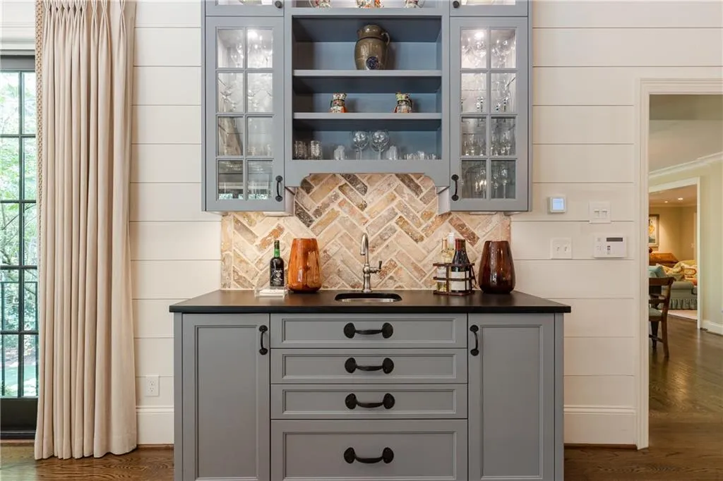 520 Kenbrook Drive, Sandy Springs, Georgia 30327, 4 Bedrooms Bedrooms, ,4 BathroomsBathrooms,Residential,Sold,520 Kenbrook Drive,7068226