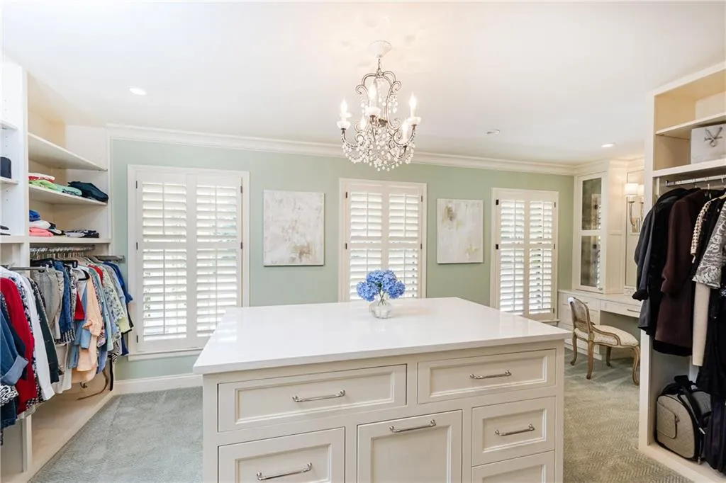 520 Kenbrook Drive, Sandy Springs, Georgia 30327, 4 Bedrooms Bedrooms, ,4 BathroomsBathrooms,Residential,Sold,520 Kenbrook Drive,7068226