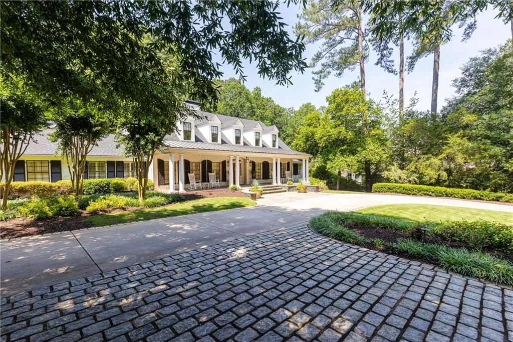 520 Kenbrook Drive, Sandy Springs, Georgia 30327, 4 Bedrooms Bedrooms, ,4 BathroomsBathrooms,Residential,Sold,520 Kenbrook Drive,7068226