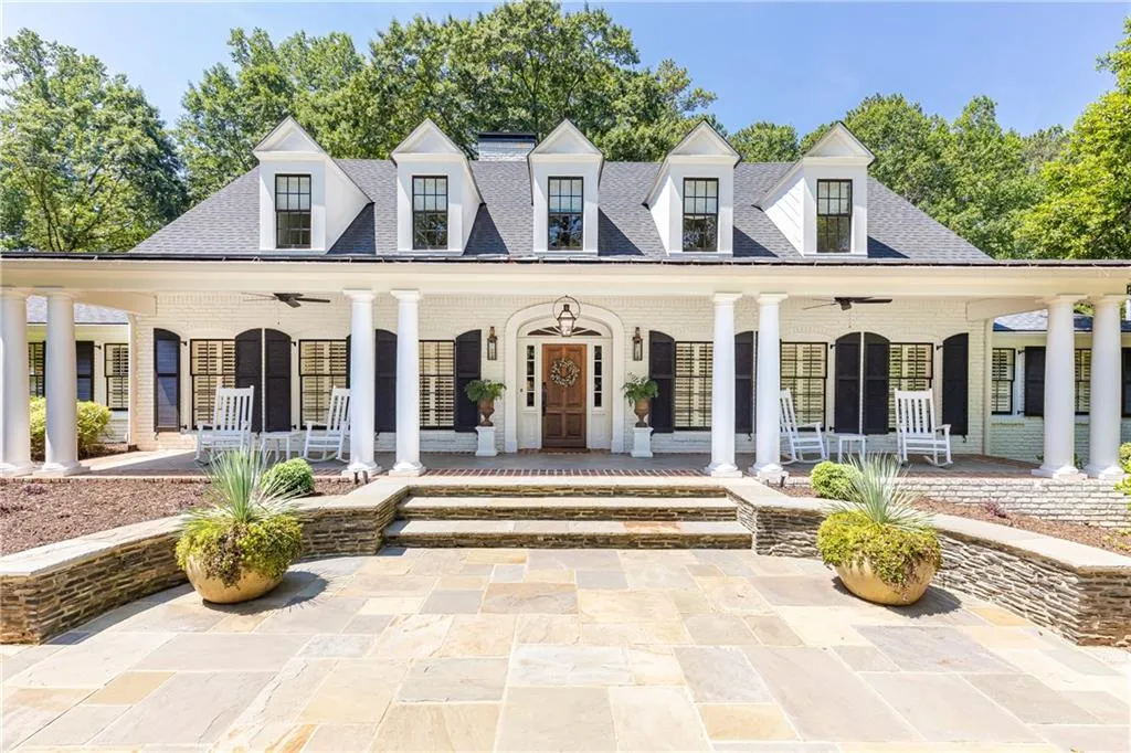 520 Kenbrook Drive, Sandy Springs, Georgia 30327, 4 Bedrooms Bedrooms, ,4 BathroomsBathrooms,Residential,Sold,520 Kenbrook Drive,7068226