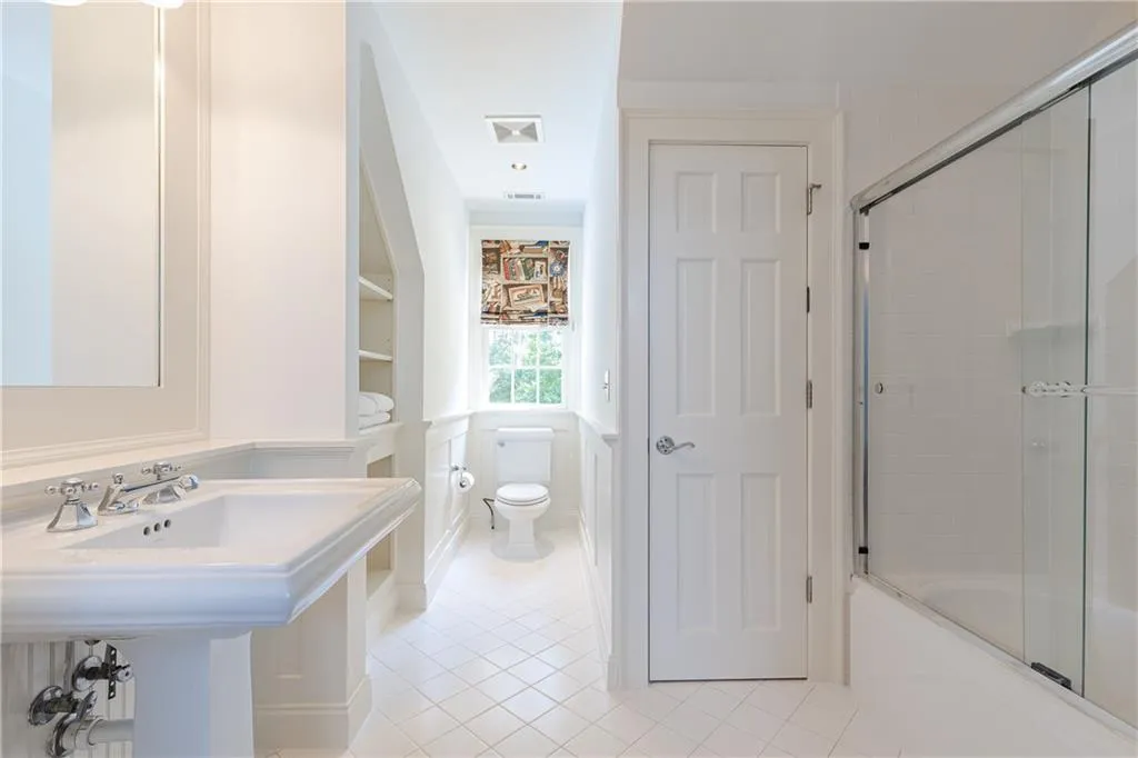 520 Kenbrook Drive, Sandy Springs, Georgia 30327, 4 Bedrooms Bedrooms, ,4 BathroomsBathrooms,Residential,Sold,520 Kenbrook Drive,7068226