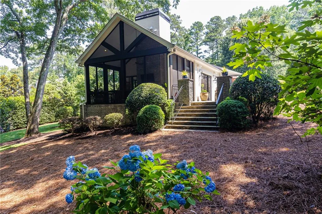 520 Kenbrook Drive, Sandy Springs, Georgia 30327, 4 Bedrooms Bedrooms, ,4 BathroomsBathrooms,Residential,Sold,520 Kenbrook Drive,7068226