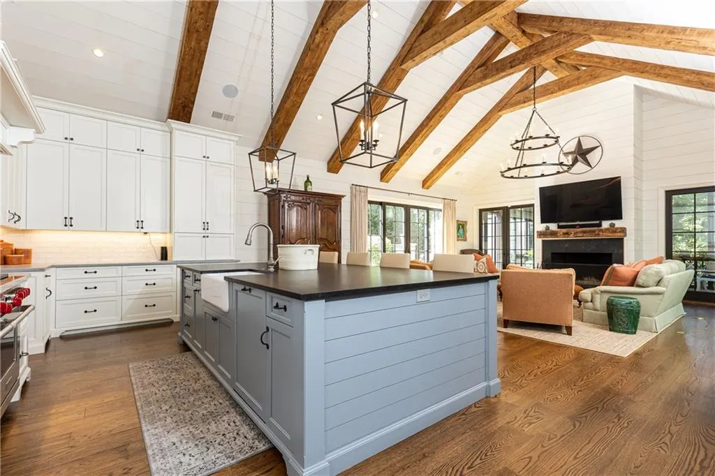 520 Kenbrook Drive, Sandy Springs, Georgia 30327, 4 Bedrooms Bedrooms, ,4 BathroomsBathrooms,Residential,Sold,520 Kenbrook Drive,7068226