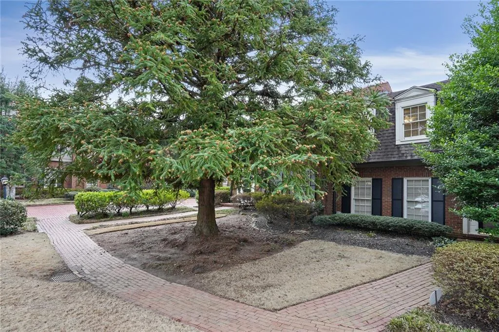 5205 Glenridge Drive, Sandy Springs, Georgia 30342, 3 Bedrooms Bedrooms, ,2 BathroomsBathrooms,Residential,Sold,5205 Glenridge Drive,7180915