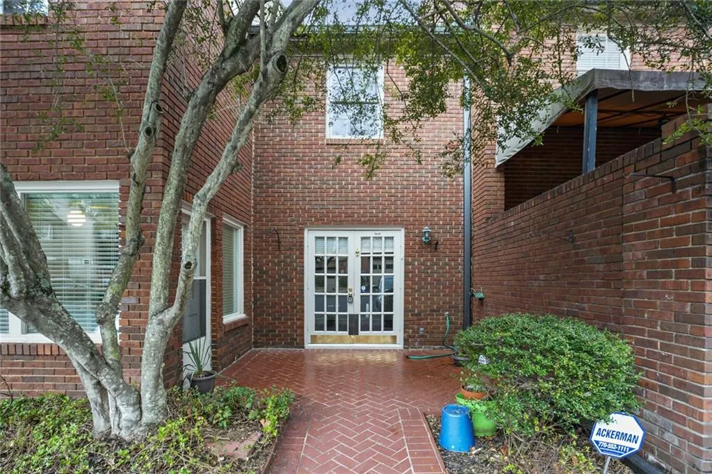 5205 Glenridge Drive, Sandy Springs, Georgia 30342, 3 Bedrooms Bedrooms, ,2 BathroomsBathrooms,Residential,Sold,5205 Glenridge Drive,7180915