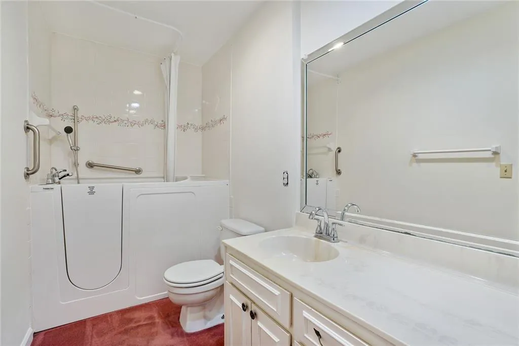 5205 Glenridge Drive, Sandy Springs, Georgia 30342, 3 Bedrooms Bedrooms, ,2 BathroomsBathrooms,Residential,Sold,5205 Glenridge Drive,7180915
