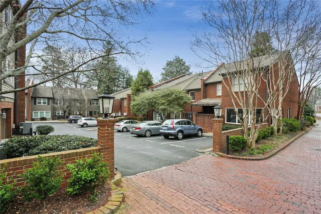 5205 Glenridge Drive, Sandy Springs, Georgia 30342, 3 Bedrooms Bedrooms, ,2 BathroomsBathrooms,Residential,Sold,5205 Glenridge Drive,7180915