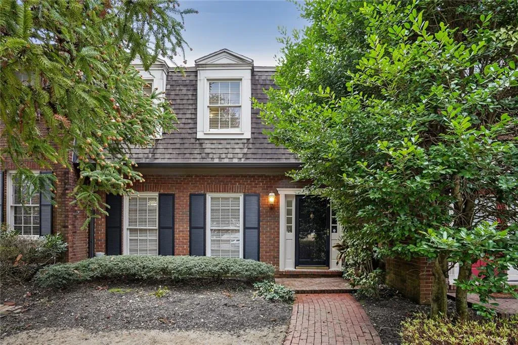 5205 Glenridge Drive, Sandy Springs, Georgia 30342, 3 Bedrooms Bedrooms, ,2 BathroomsBathrooms,Residential,Sold,5205 Glenridge Drive,7180915