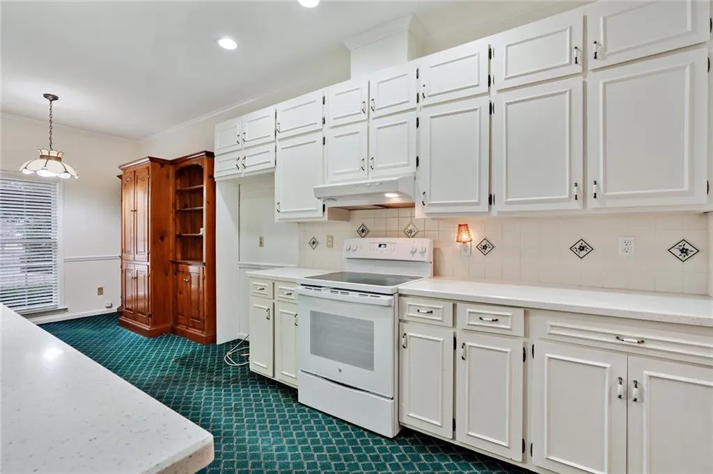5205 Glenridge Drive, Sandy Springs, Georgia 30342, 3 Bedrooms Bedrooms, ,2 BathroomsBathrooms,Residential,Sold,5205 Glenridge Drive,7180915