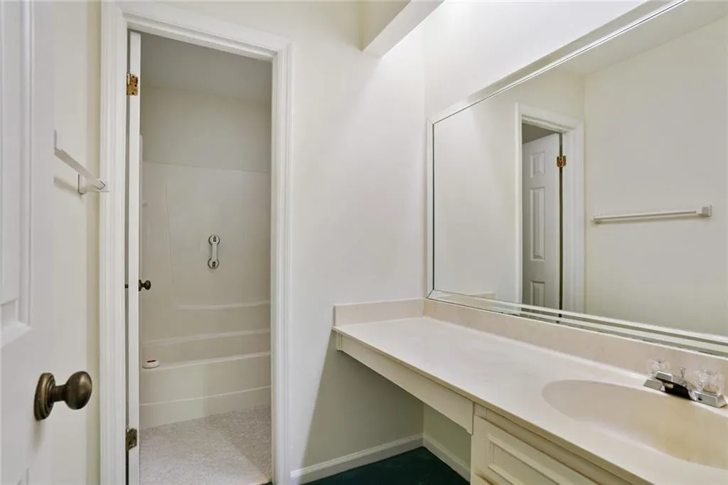 5205 Glenridge Drive, Sandy Springs, Georgia 30342, 3 Bedrooms Bedrooms, ,2 BathroomsBathrooms,Residential,Sold,5205 Glenridge Drive,7180915