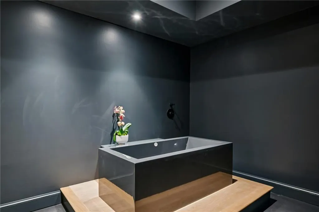 4238 W Club Lane Ne, Atlanta, Georgia 30319, 5 Bedrooms Bedrooms, 0 ,6 BathroomsBathrooms,Residential,For Sale,4238 W Club Lane Ne,7690856