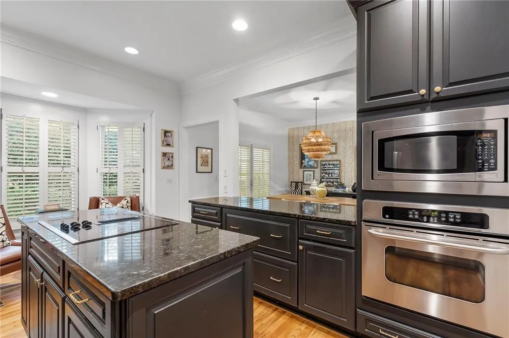 1237 Brookhaven Park Place Ne, Brookhaven, Georgia 30319, 2 Bedrooms Bedrooms, ,2 BathroomsBathrooms,Residential,For Sale,1237 Brookhaven Park Place Ne,7618932