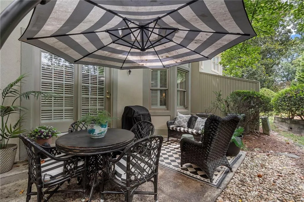 1237 Brookhaven Park Place Ne, Brookhaven, Georgia 30319, 2 Bedrooms Bedrooms, ,2 BathroomsBathrooms,Residential,For Sale,1237 Brookhaven Park Place Ne,7618932