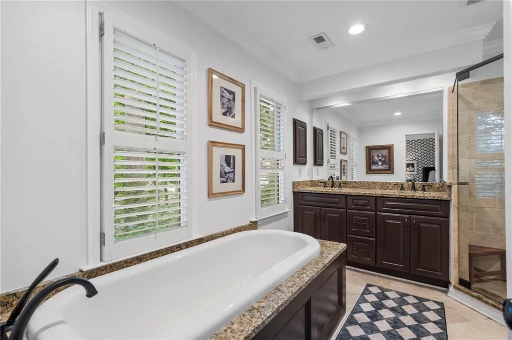 1237 Brookhaven Park Place Ne, Brookhaven, Georgia 30319, 2 Bedrooms Bedrooms, ,2 BathroomsBathrooms,Residential,For Sale,1237 Brookhaven Park Place Ne,7618932