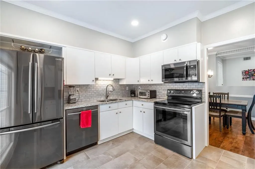 5425 Chemin De Vie, Atlanta, Georgia 30342, 2 Bedrooms Bedrooms, ,2 BathroomsBathrooms,Residential,Sold,5425 Chemin De Vie,6937747
