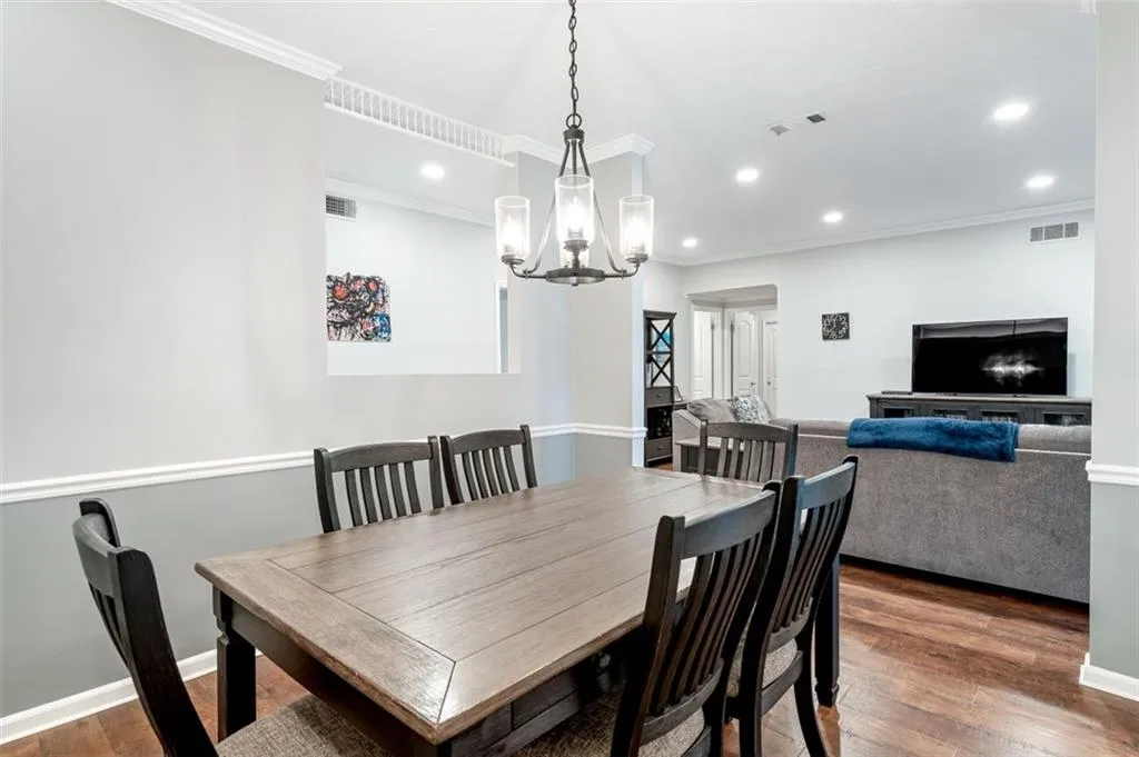 5425 Chemin De Vie, Atlanta, Georgia 30342, 2 Bedrooms Bedrooms, ,2 BathroomsBathrooms,Residential,Sold,5425 Chemin De Vie,6937747