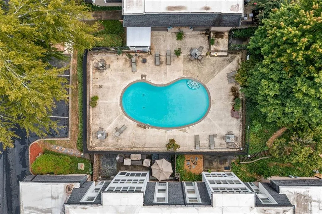 5425 Chemin De Vie, Atlanta, Georgia 30342, 2 Bedrooms Bedrooms, ,2 BathroomsBathrooms,Residential,Sold,5425 Chemin De Vie,6937747