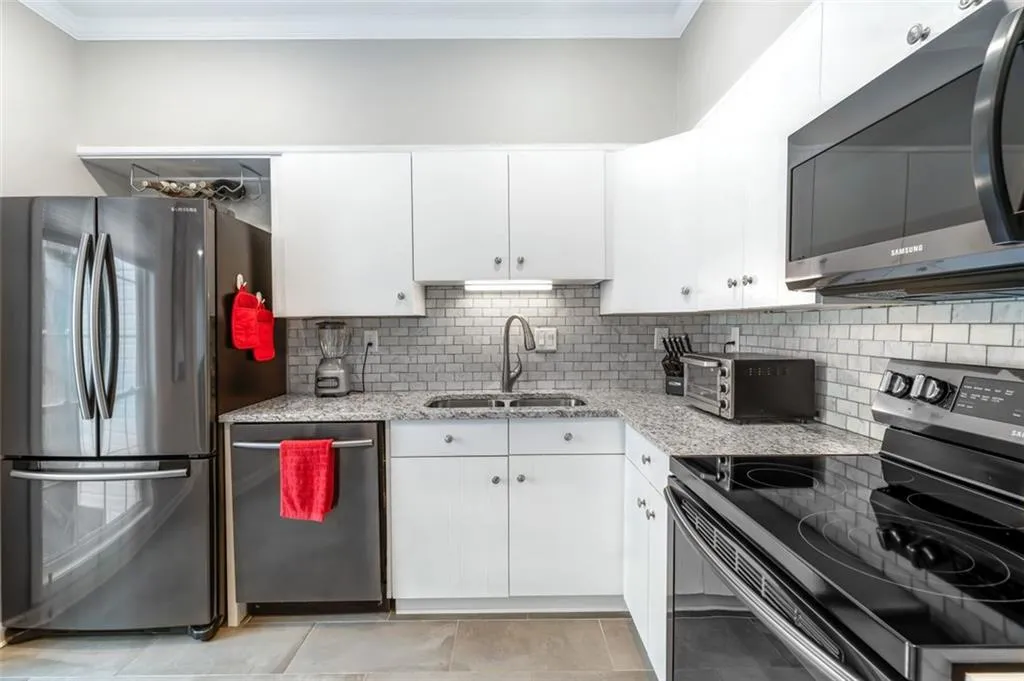 5425 Chemin De Vie, Atlanta, Georgia 30342, 2 Bedrooms Bedrooms, ,2 BathroomsBathrooms,Residential,Sold,5425 Chemin De Vie,6937747