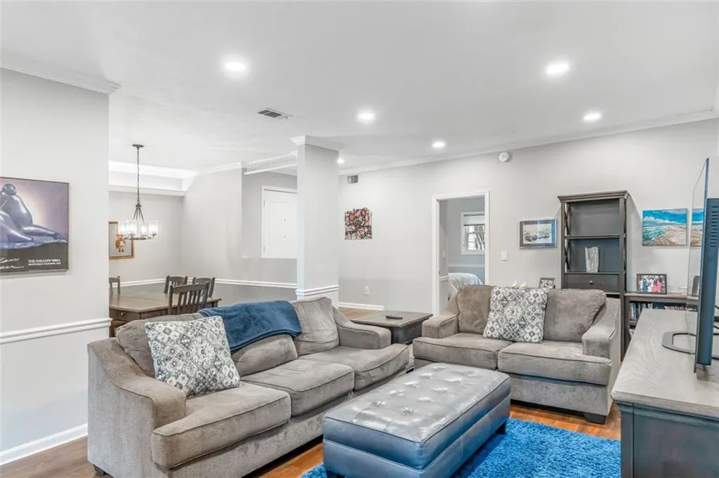 5425 Chemin De Vie, Atlanta, Georgia 30342, 2 Bedrooms Bedrooms, ,2 BathroomsBathrooms,Residential,Sold,5425 Chemin De Vie,6937747