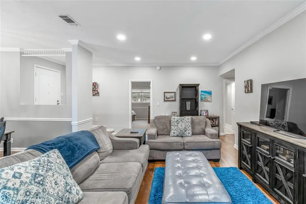 5425 Chemin De Vie, Atlanta, Georgia 30342, 2 Bedrooms Bedrooms, ,2 BathroomsBathrooms,Residential,Sold,5425 Chemin De Vie,6937747