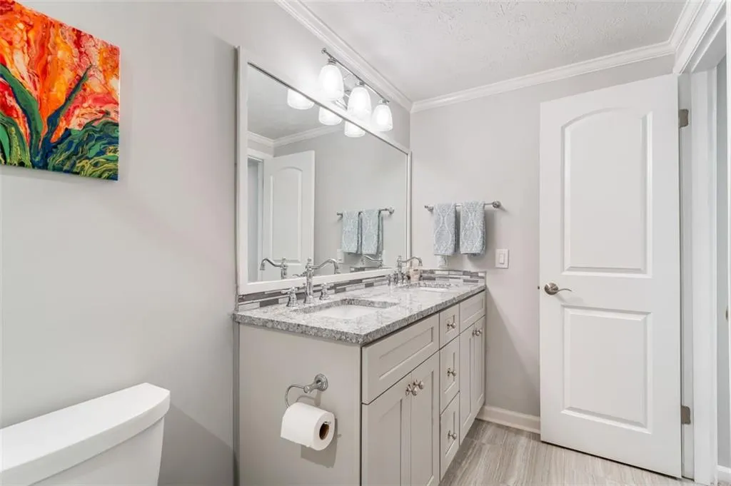5425 Chemin De Vie, Atlanta, Georgia 30342, 2 Bedrooms Bedrooms, ,2 BathroomsBathrooms,Residential,Sold,5425 Chemin De Vie,6937747