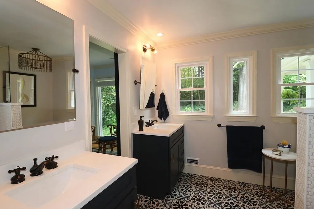 7725 Nesbit Ferry Road, Sandy Springs, Georgia 30350, 5 Bedrooms Bedrooms, ,5 BathroomsBathrooms,Residential,Sold,7725 Nesbit Ferry Road,6714885