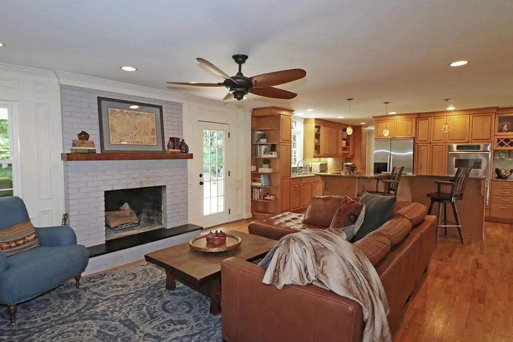 7725 Nesbit Ferry Road, Sandy Springs, Georgia 30350, 5 Bedrooms Bedrooms, ,5 BathroomsBathrooms,Residential,Sold,7725 Nesbit Ferry Road,6714885