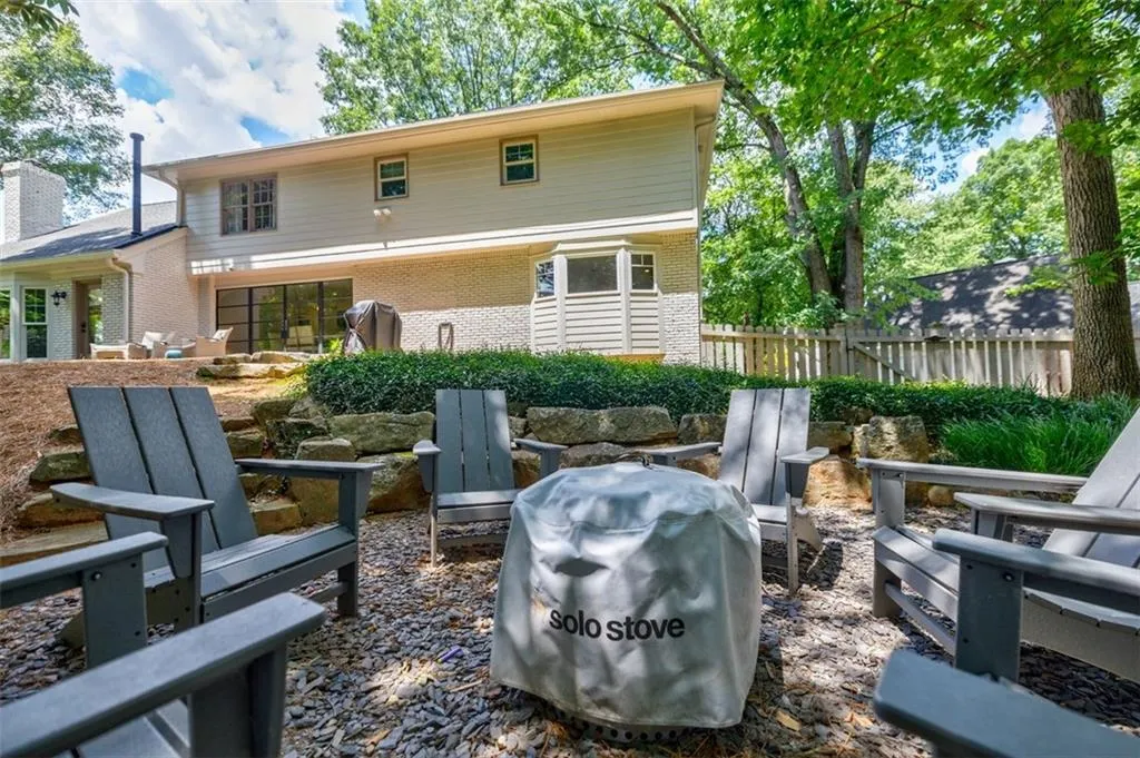 515 Hounds Ridge, Sandy Springs, Georgia 30328, 4 Bedrooms Bedrooms, ,3 BathroomsBathrooms,Residential,For Sale,515 Hounds Ridge,7623022