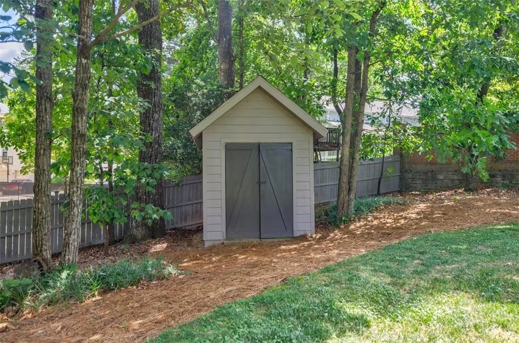 515 Hounds Ridge, Sandy Springs, Georgia 30328, 4 Bedrooms Bedrooms, ,3 BathroomsBathrooms,Residential,For Sale,515 Hounds Ridge,7623022