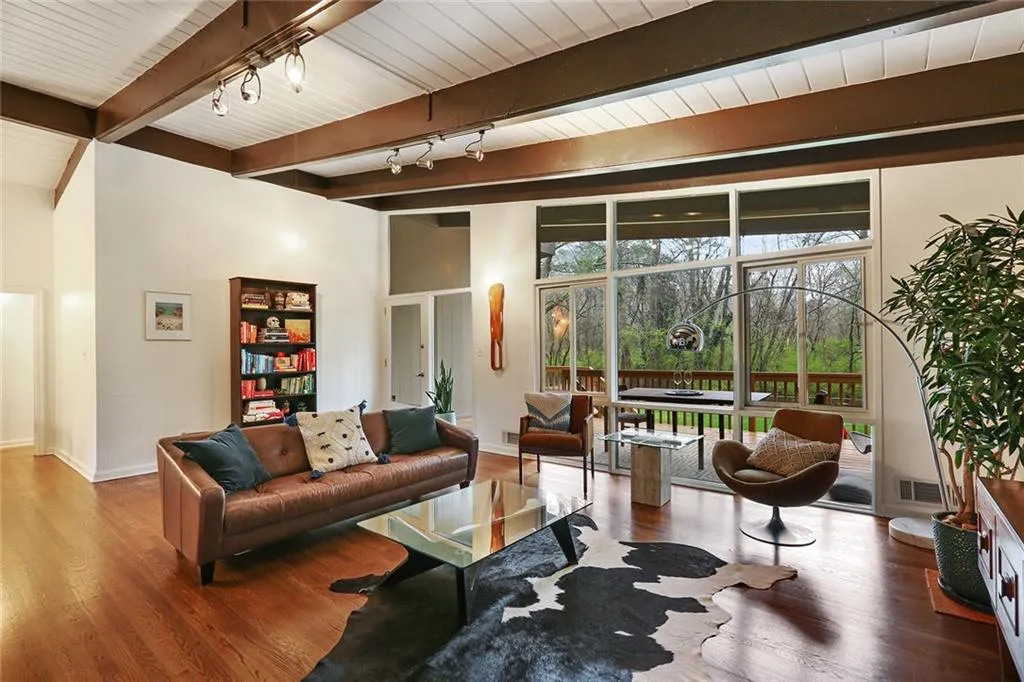 383 Valley Brook Drive, Atlanta, Georgia 30342, 4 Bedrooms Bedrooms, ,3 BathroomsBathrooms,Residential,Sold,383 Valley Brook Drive,5970239