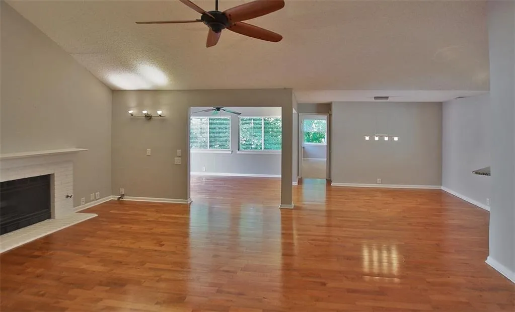 15 Dunwoody Springs Drive Unit 15, Sandy Springs, Georgia 30328, 3 Bedrooms Bedrooms, ,2 BathroomsBathrooms,Residential,Sold,15 Dunwoody Springs Drive Unit 15,5846138