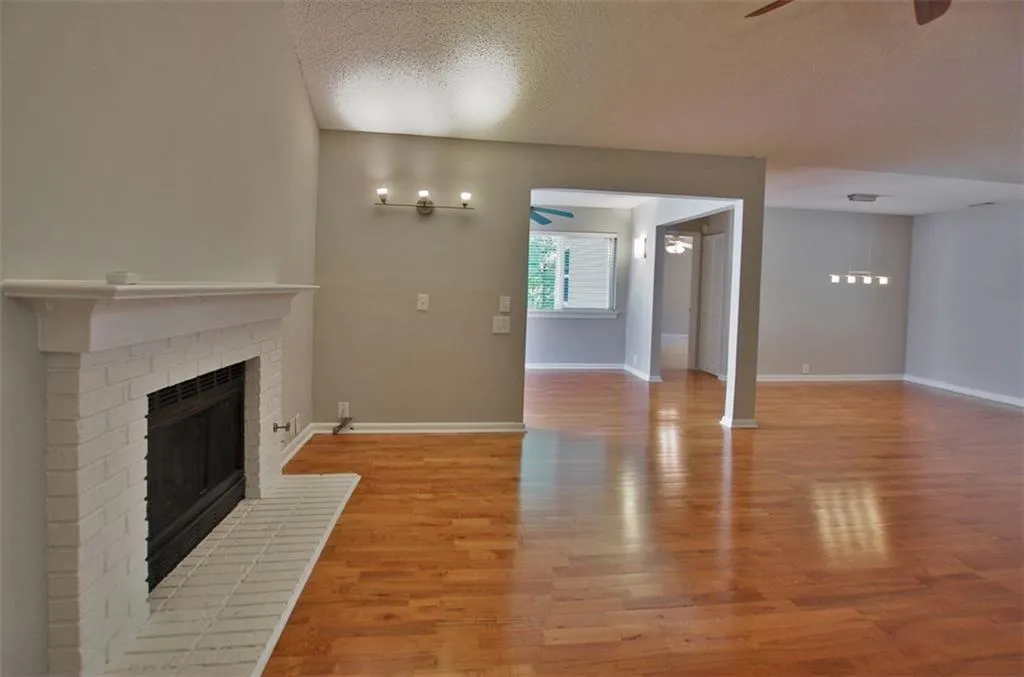 15 Dunwoody Springs Drive Unit 15, Sandy Springs, Georgia 30328, 3 Bedrooms Bedrooms, ,2 BathroomsBathrooms,Residential,Sold,15 Dunwoody Springs Drive Unit 15,5846138