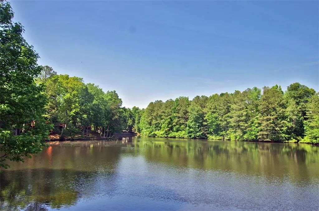 15 Dunwoody Springs Drive Unit 15, Sandy Springs, Georgia 30328, 3 Bedrooms Bedrooms, ,2 BathroomsBathrooms,Residential,Sold,15 Dunwoody Springs Drive Unit 15,5846138