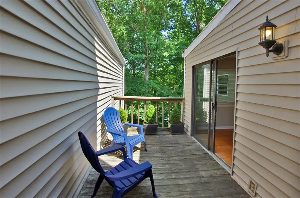 15 Dunwoody Springs Drive Unit 15, Sandy Springs, Georgia 30328, 3 Bedrooms Bedrooms, ,2 BathroomsBathrooms,Residential,Sold,15 Dunwoody Springs Drive Unit 15,5846138